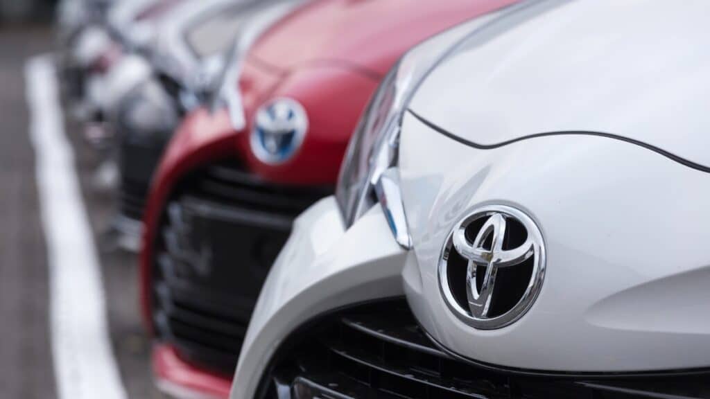 Silent revolution—while Toyota and Kia are turning to electric cars, Honda has decided to go all in on hydrogen with the new 2025 CR-V e:FCEV, a unique hybrid with a fuel cell and rechargeable battery