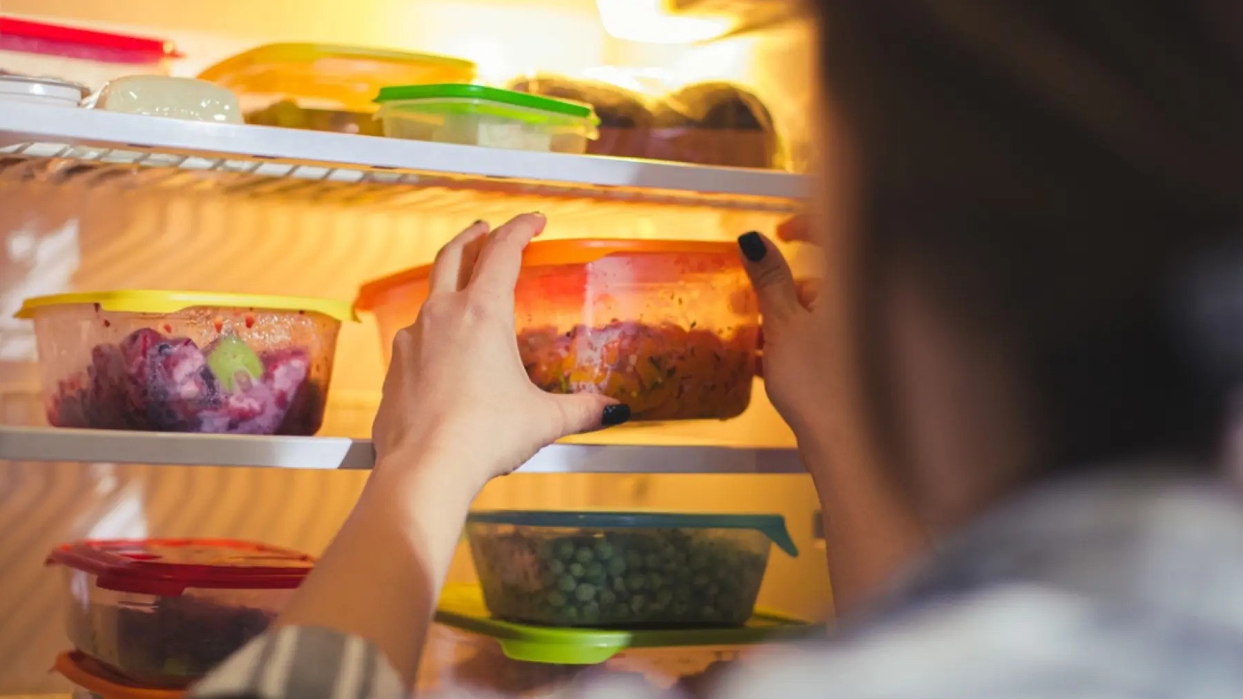 Neither wait nor chill - you can store hot food in the refrigerator, but only if you follow these key recommendations