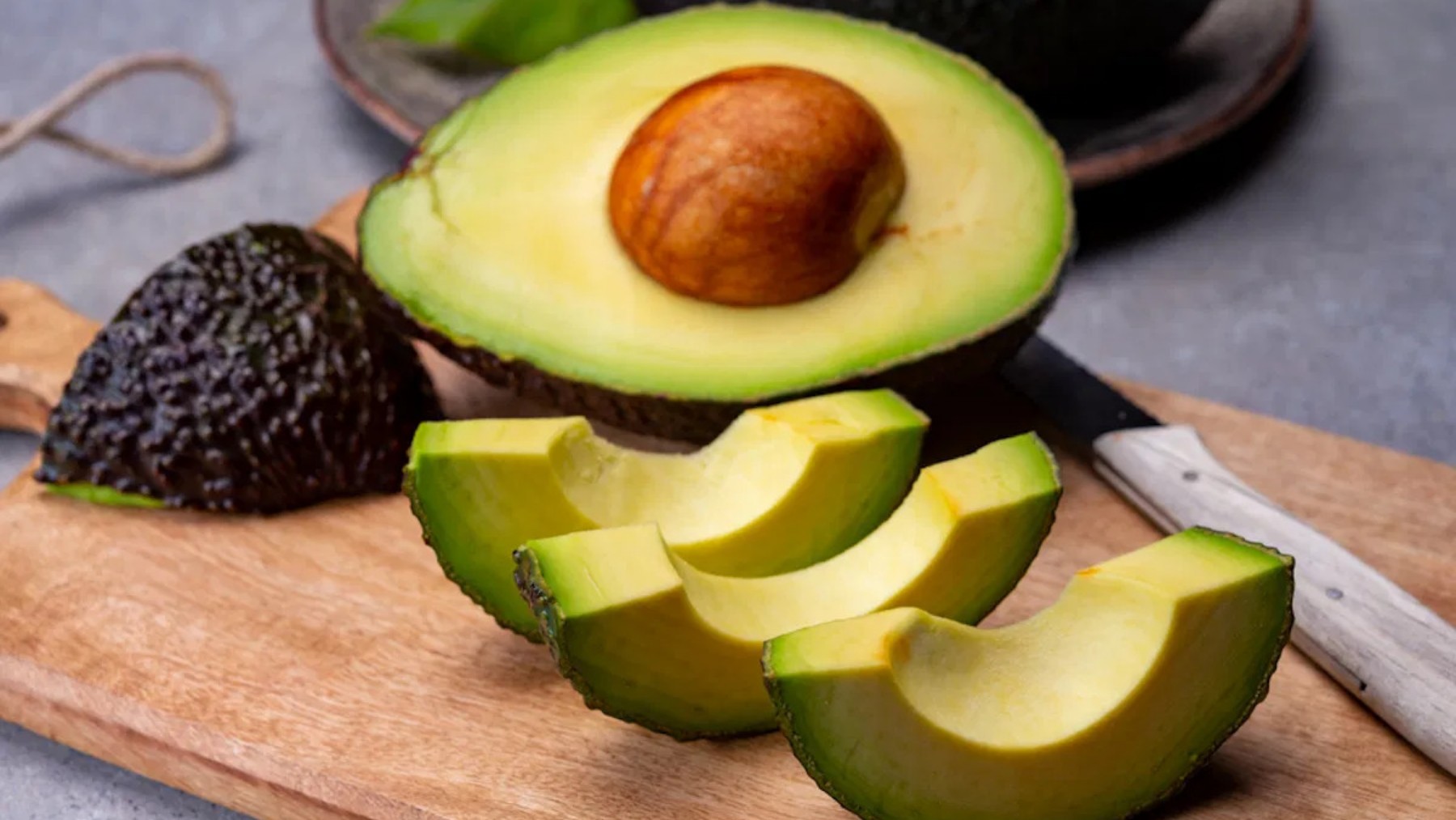 Goodbye to inflammation - avocado fights chronic diseases and improves your digestive health - here&#039;s how to eat it