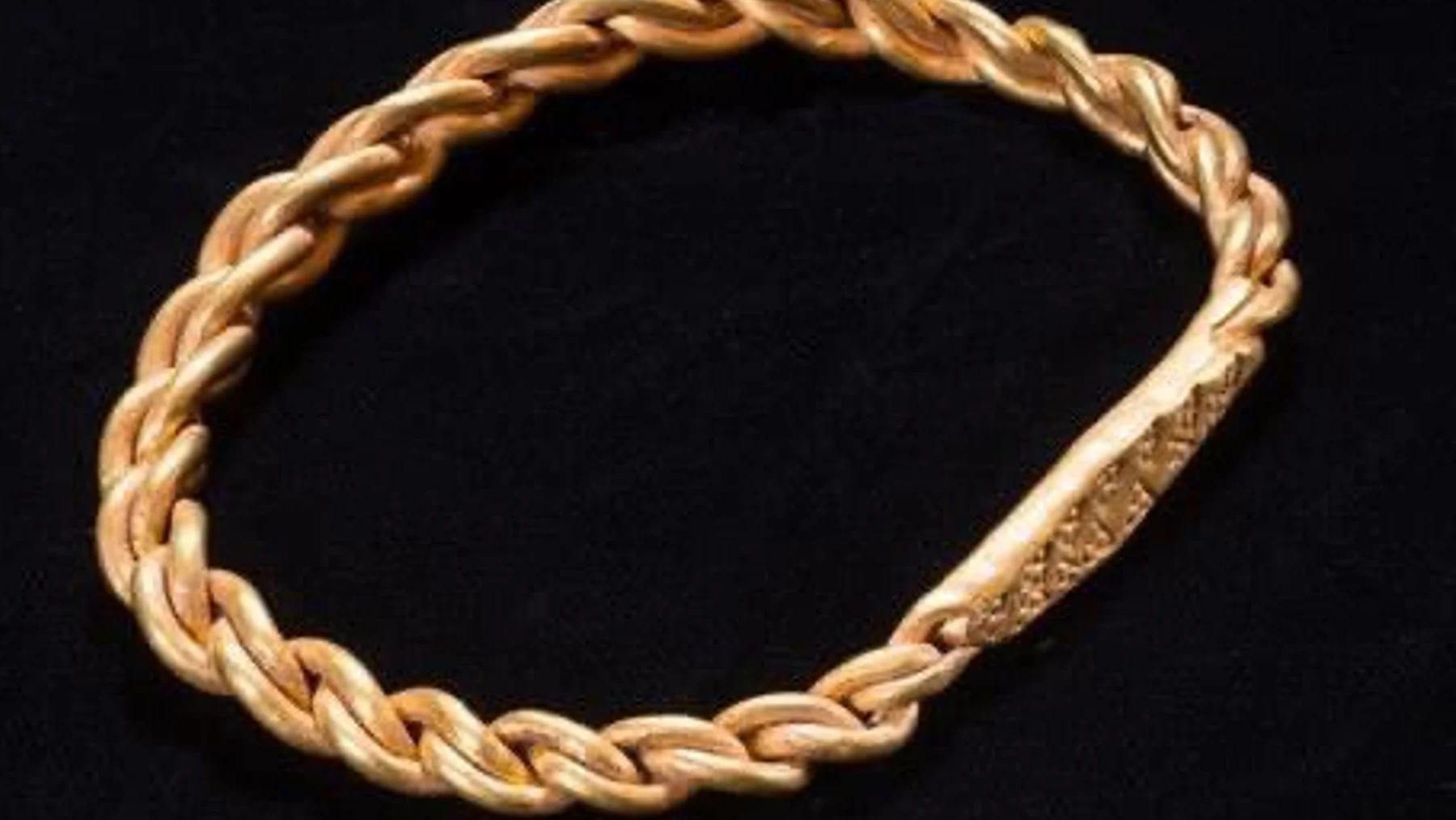 No museum, no professional excavation - this is how a Viking-era gold relic was discovered by accident
