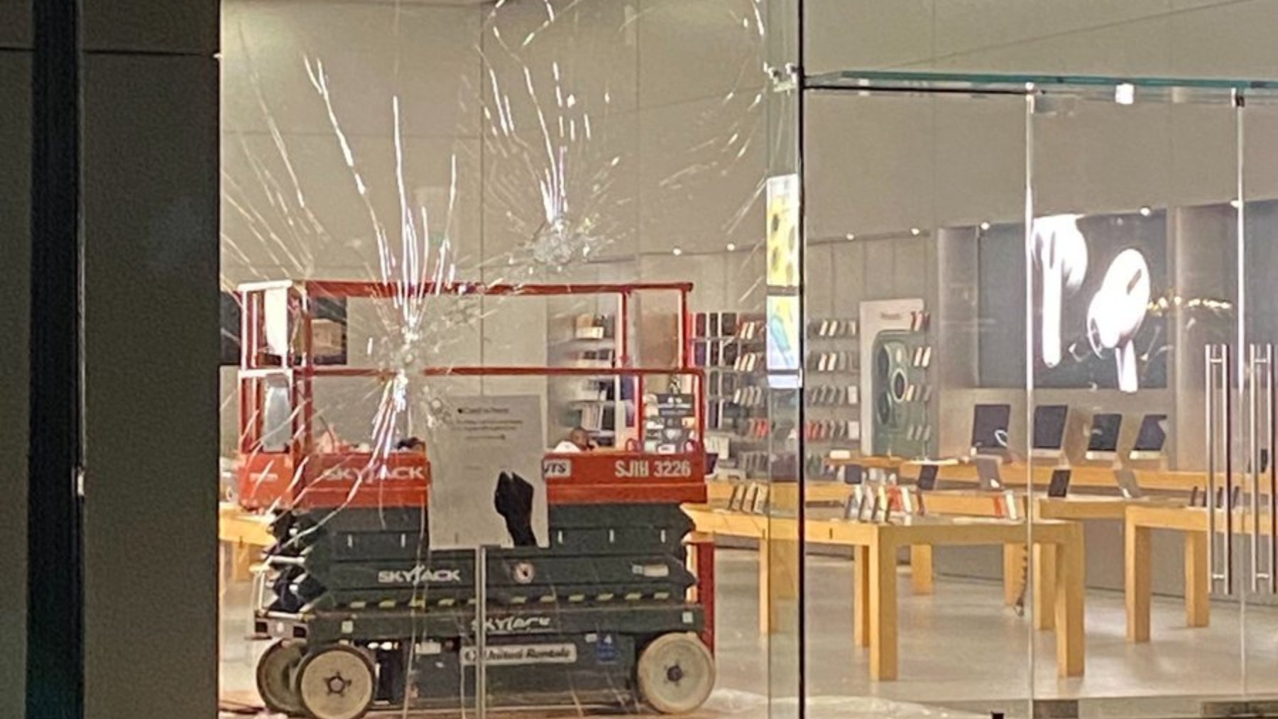 Goodbye to stealing from an Apple Store - here&#039;s how the device lockout seen in the Los Angeles riots works