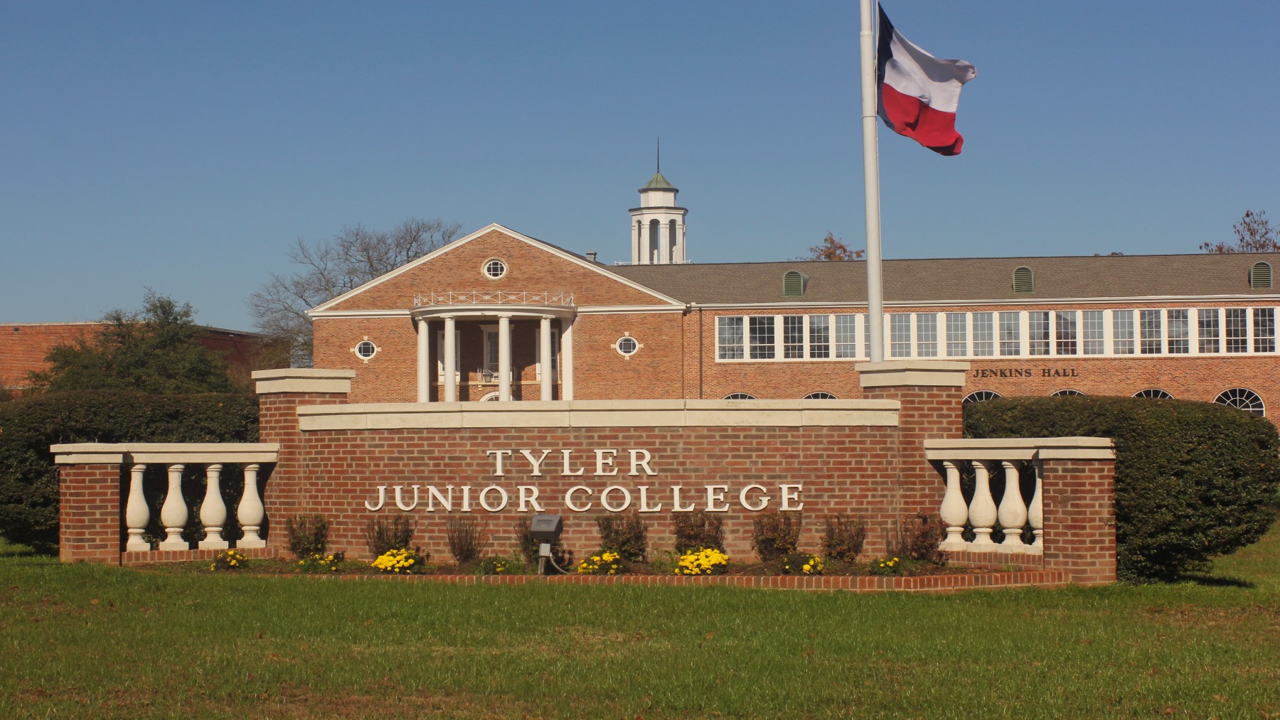 It&#039;s official - Texas eliminates reduced tuition for undocumented students and thousands will not be able to pay for college