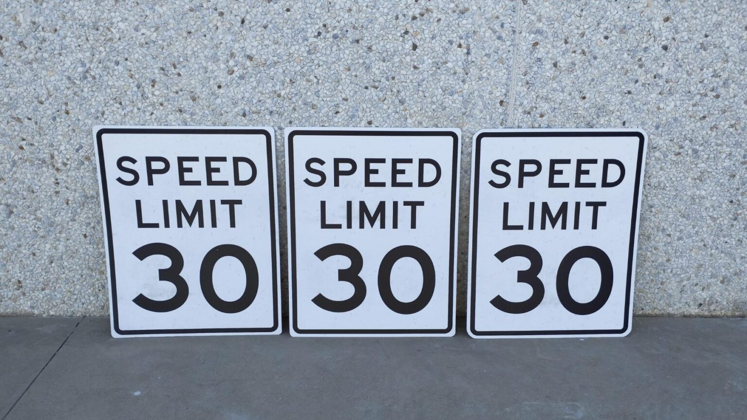 Goodbye to speeding in the U.S. - This new law will punish those who exceed 100 mph with up to 30 days in jail