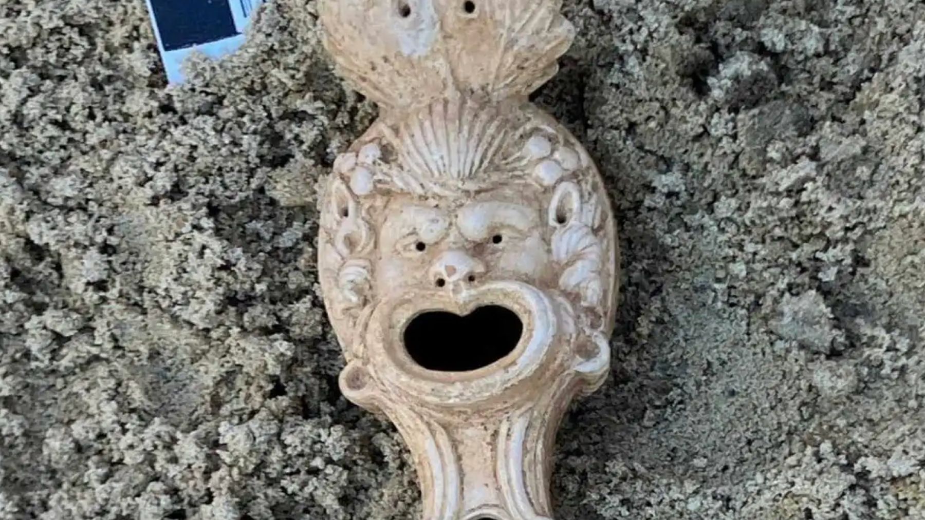 Historic discovery in the Netherlands—a Roman funerary lamp shaped like a theatrical mask has been found in Cuijk, rewriting the history of Romanization in northern Europe