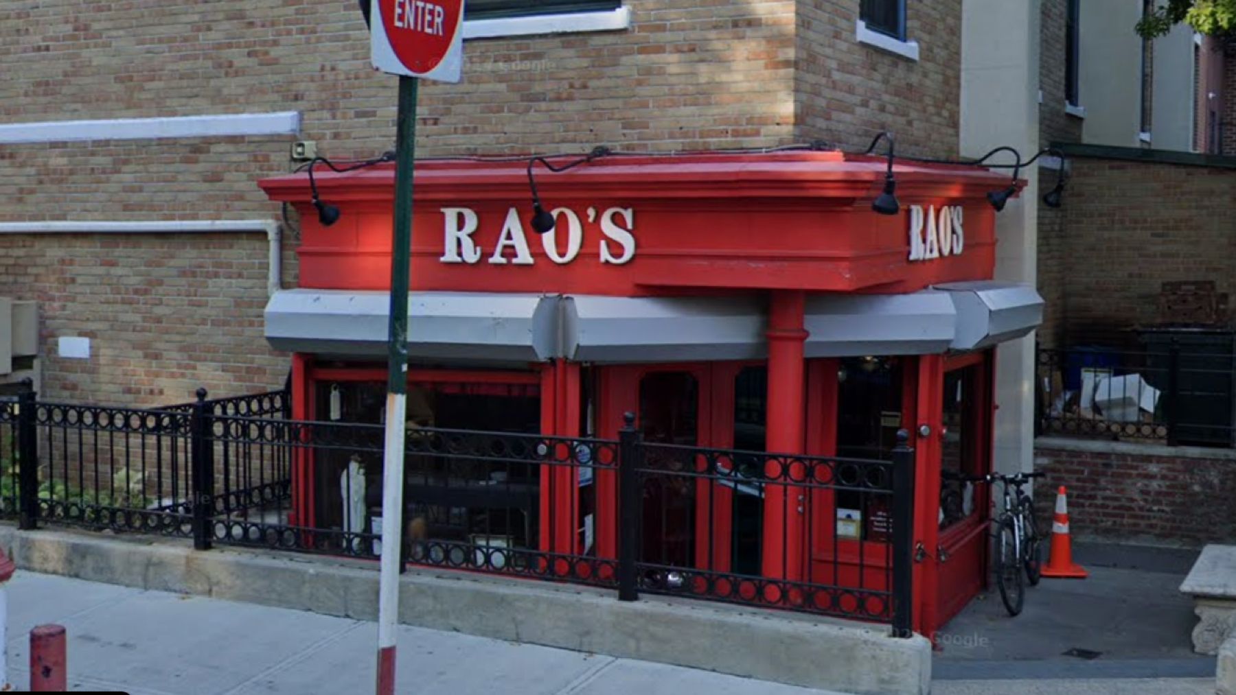 Goodbye to “online reservations”—Rao&#039;s, the 1896 trattoria with only 10 inherited tables, is the secret club where entry requires a sponsor... and where privilege is lent, not owned