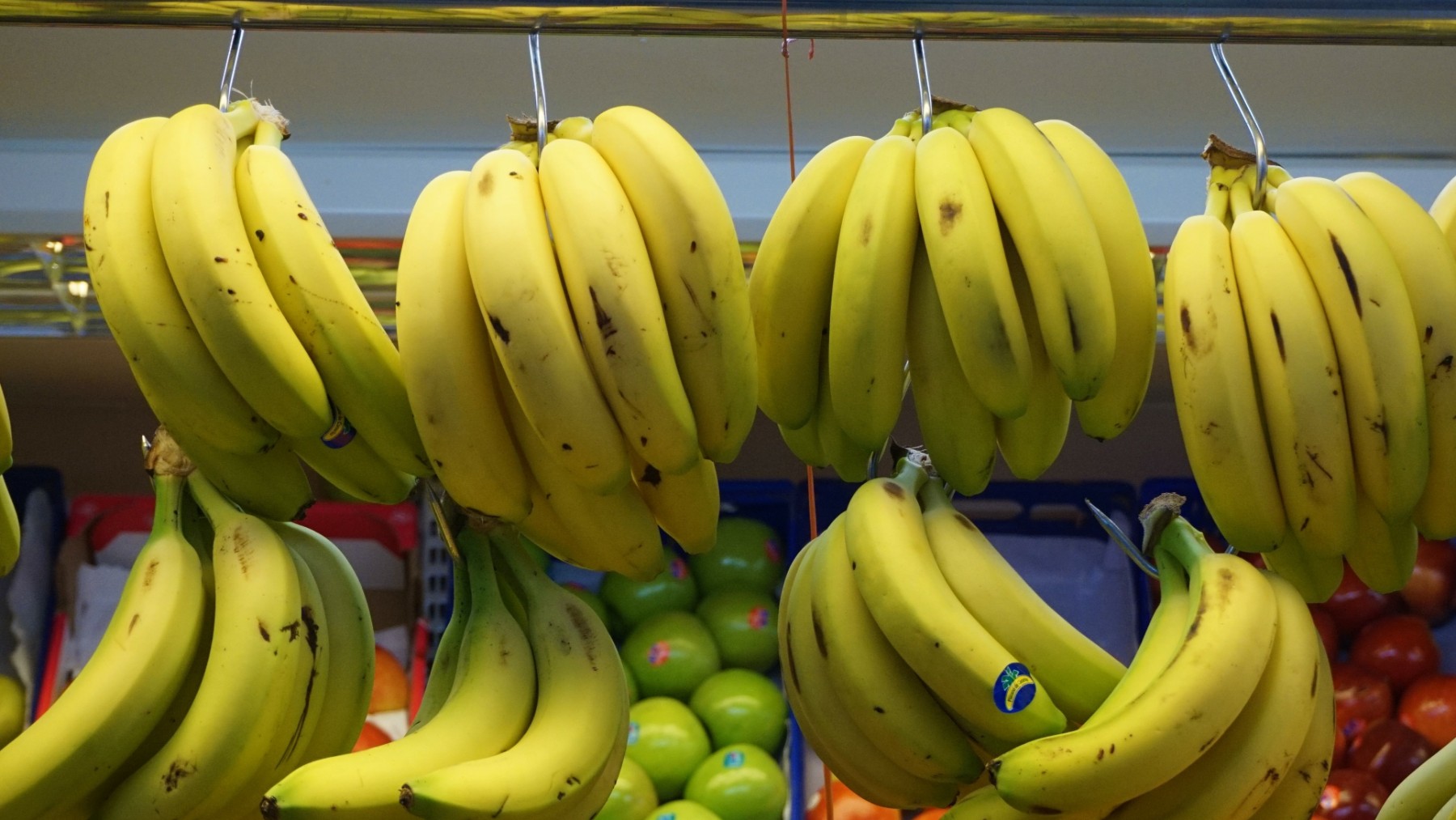 Goodbye to plastic bags—The ultimate trick to keep bananas from turning black so quickly, according to experts