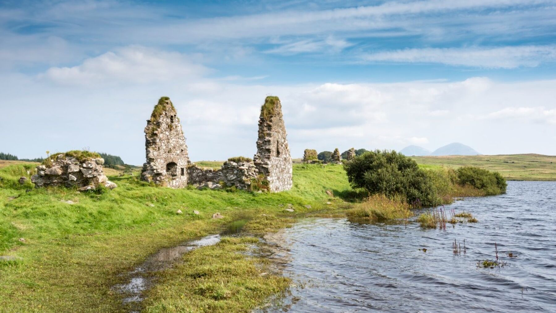 Neither legend nor fantasy—a real castle hidden beneath the waters of Loch Finlaggan has been discovered in Scotland, which could rewrite the history of medieval power