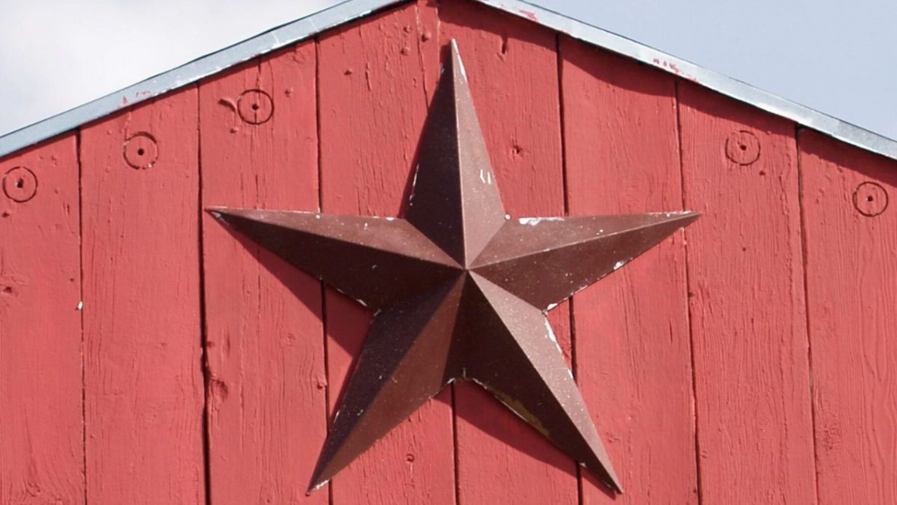The true meaning of stars painted on barns in the US—it&#039;s not political, but a centuries-old tradition