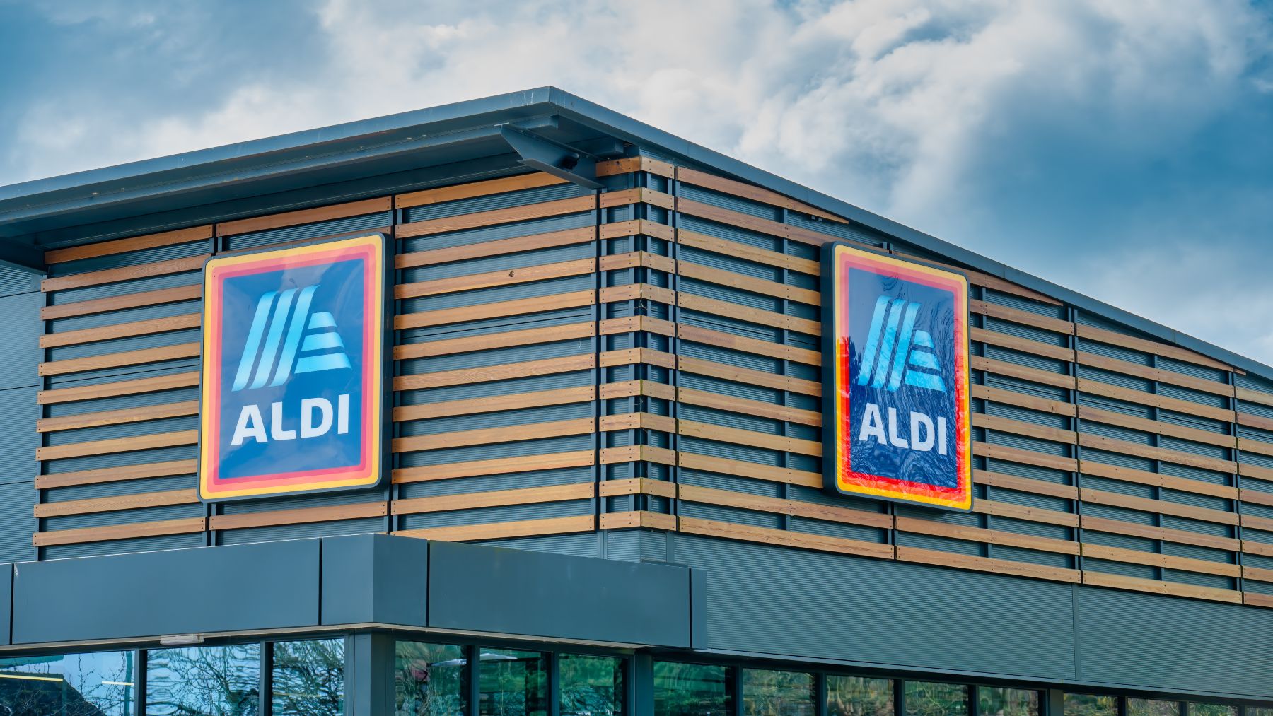 Goodbye to self-checkouts—Aldi changes its policy and causes chaos in stores with waits of up to 45 minutes