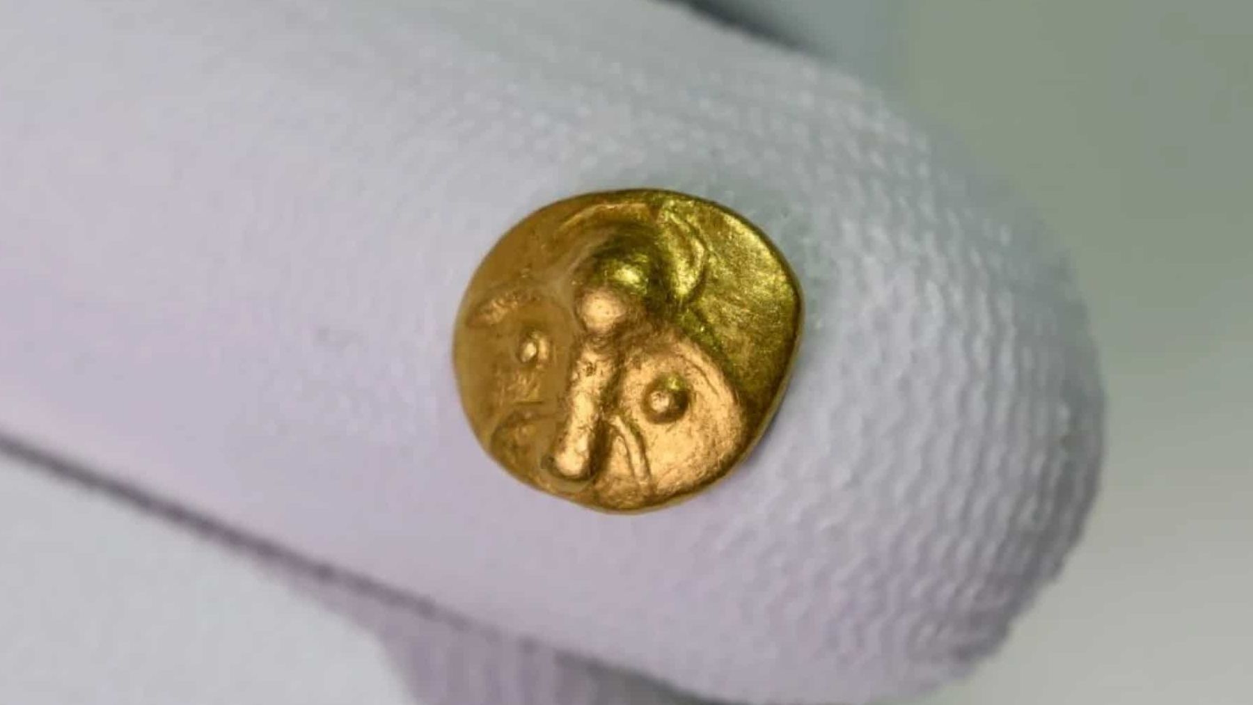 The oldest gold coin ever found has been discovered in Saxony—a 2,200-year-old Celtic stater that rewrites the history of Central Europe