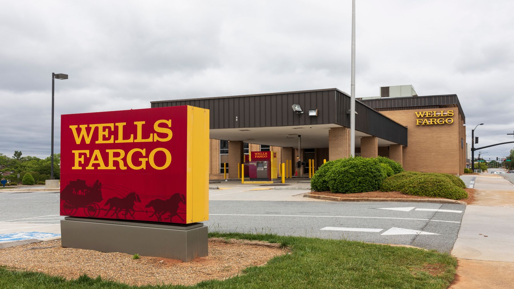 It&#039;s official—Wells Fargo will charge $15 per month for its accounts, but these 5 methods will exempt you from the fee