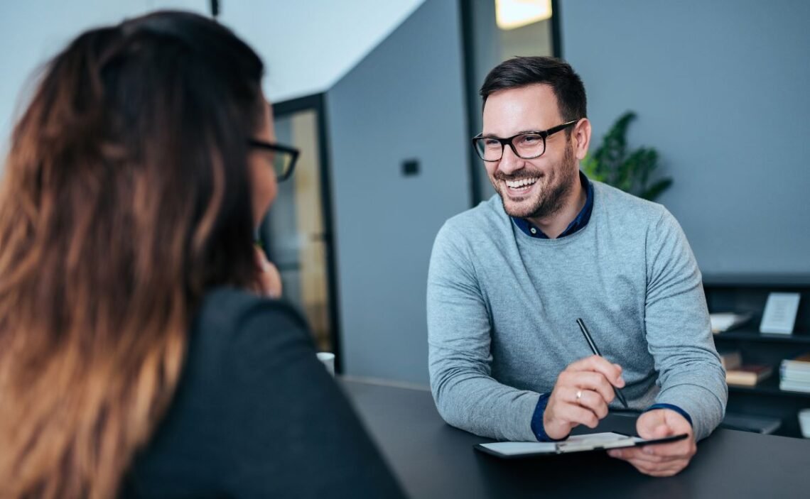 Como encontrar empleo con un nivel de estudios bajo