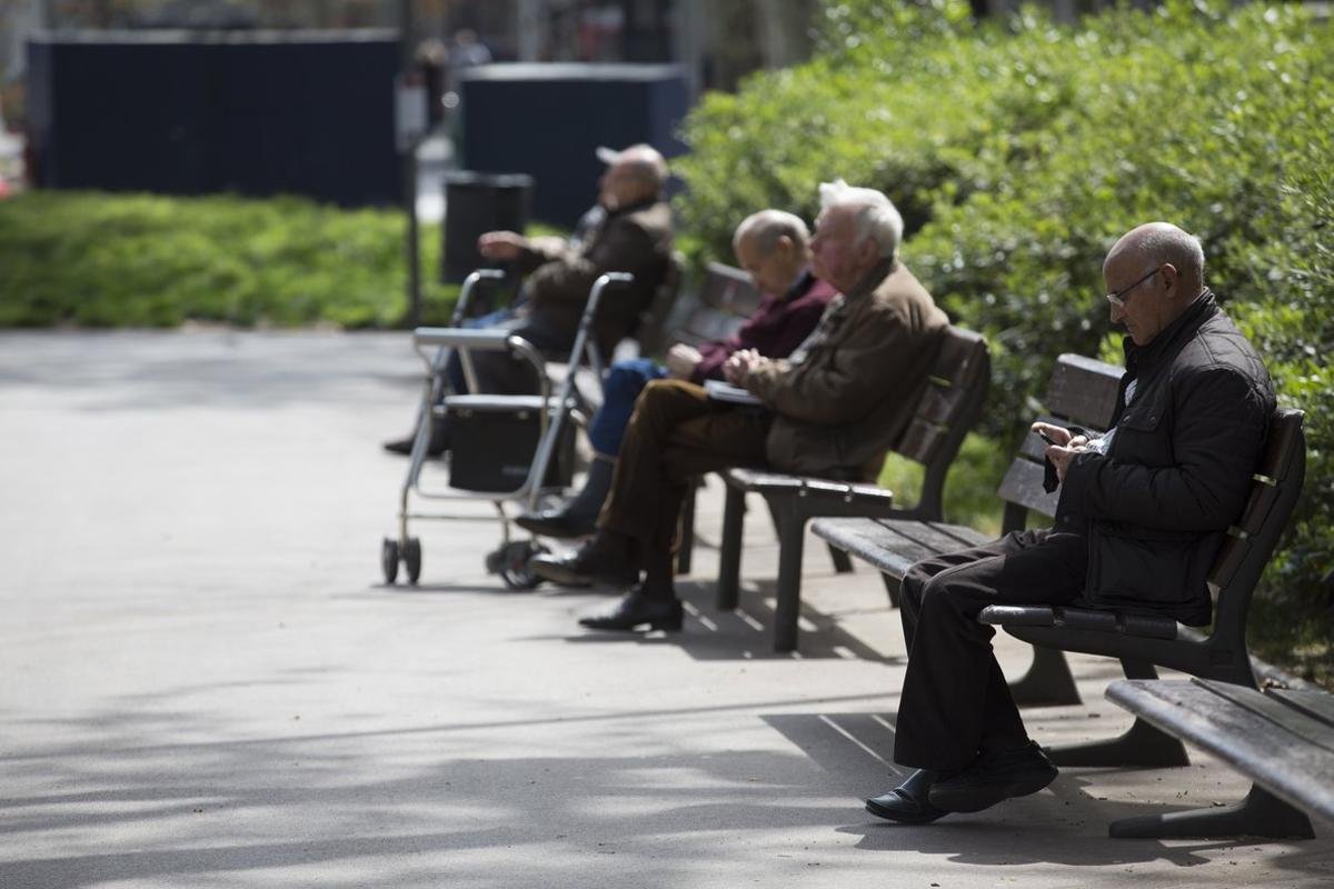 Si te interesa saber que día pagan los bancos las pensiones este mes de agosto de 2023, en este artículo vamos a ver las fechas.