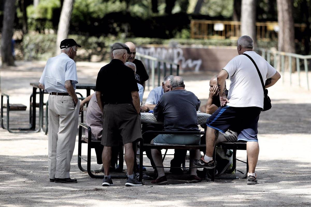 En este artículo vamos a ver el complemento de hasta 121 euros al mes para pensionistas para reducir la brecha de género.