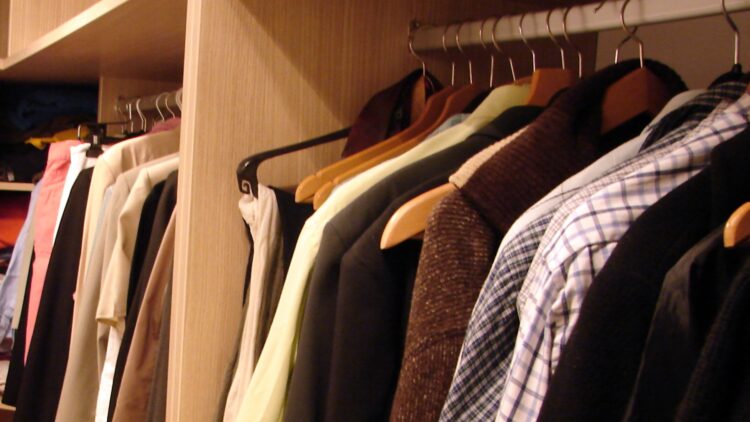 Adiós a colgar los abrigos en el armario durante el invierno. Este es el método que lo cambiará todo en tu casa 1 Adiós a colgar los abrigos en el armario durante el invierno. Este es el método que lo cambiará todo en tu casa