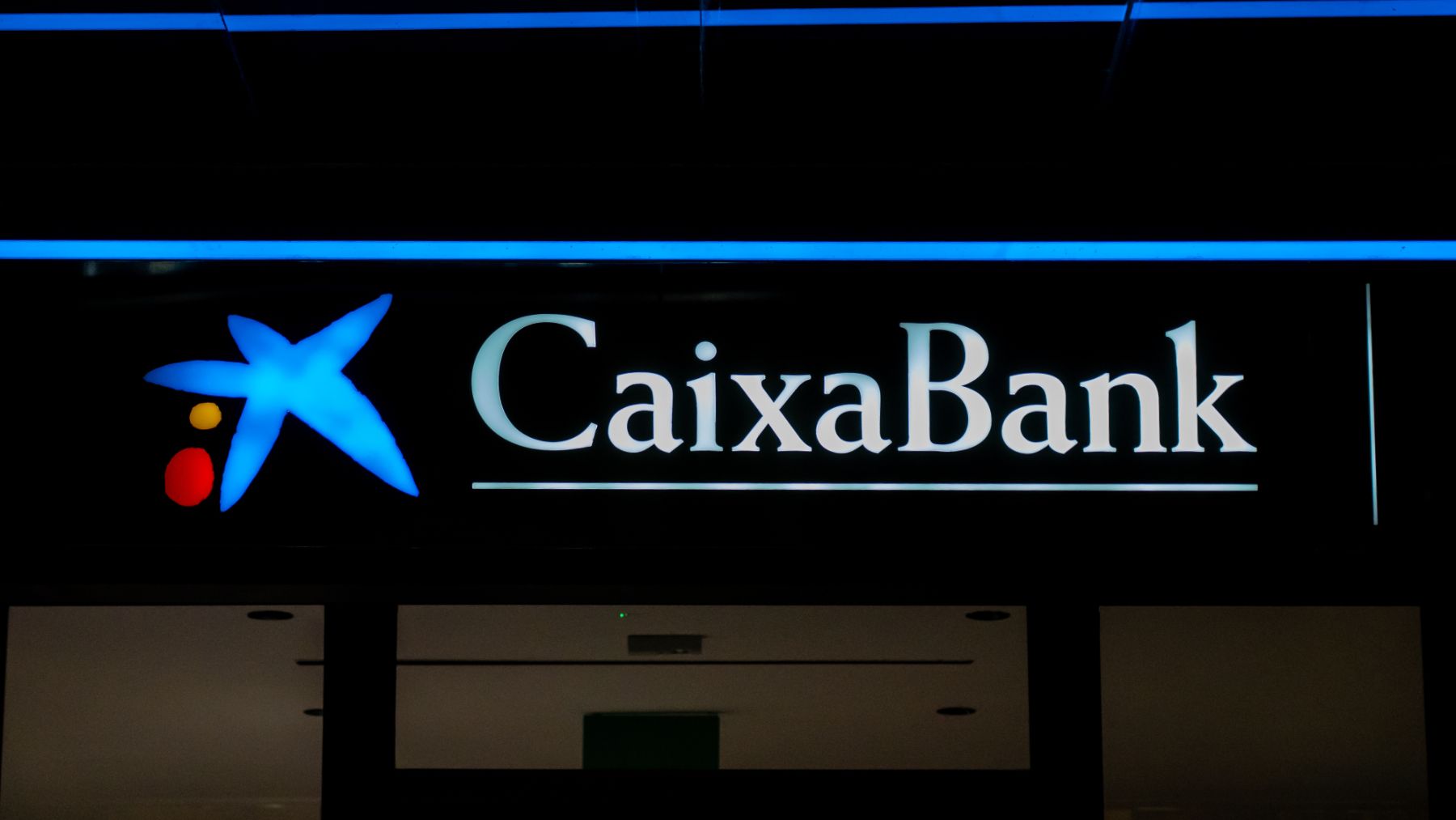 Aviso de Caixabank a sus clientes. Esto es lo que debes hacer a partir de ahora en sus cajeros