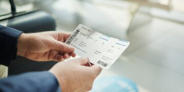 Este jubilado se compró un billete de avión por 270.000 euros. Este es el loco número de viajes que lleva ya