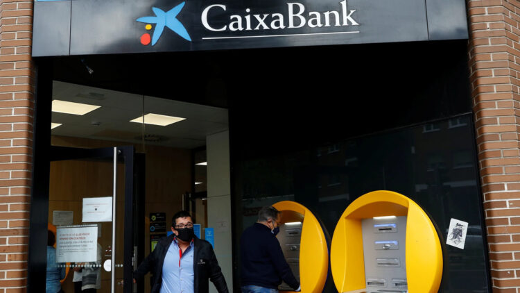 Nuevos límites en la retirada de efectivo de CaixaBank: se confirma el cambio a sus clientes 1 Nuevos límites en la retirada de efectivo de CaixaBank
