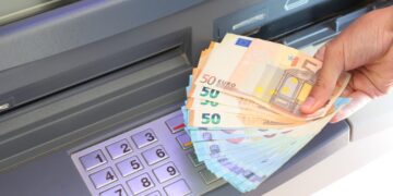 Como sacar dinero gratis de los cajeros automaticos