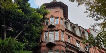 La Casa de las Brujas: esta es la historia de este enigmático edificio (y sus leyendas).