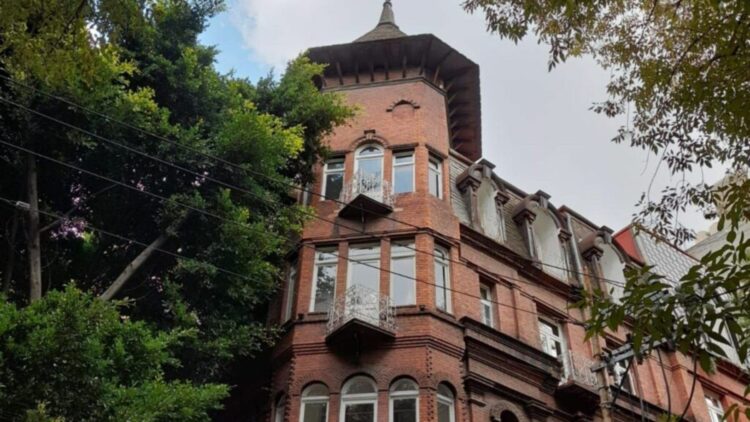 La Casa de las Brujas: esta es la historia de este enigmático edificio (y sus leyendas) 1 La Casa de las Brujas: esta es la historia de este enigmático edificio (y sus leyendas).