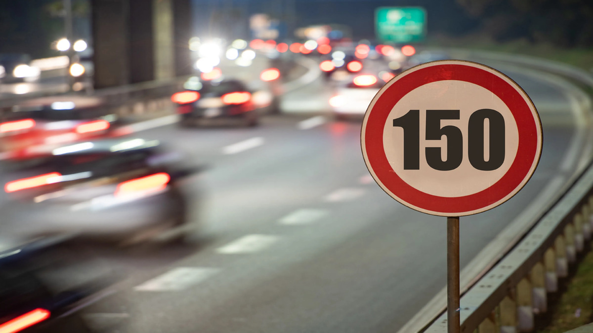 Límite de velocidad de 150 km/h en autopistas y autovías