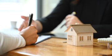 Pide esta ayuda y te pagarán el 20% de la entrada de la vivienda que vayas a comprar: así puedes hacerlo