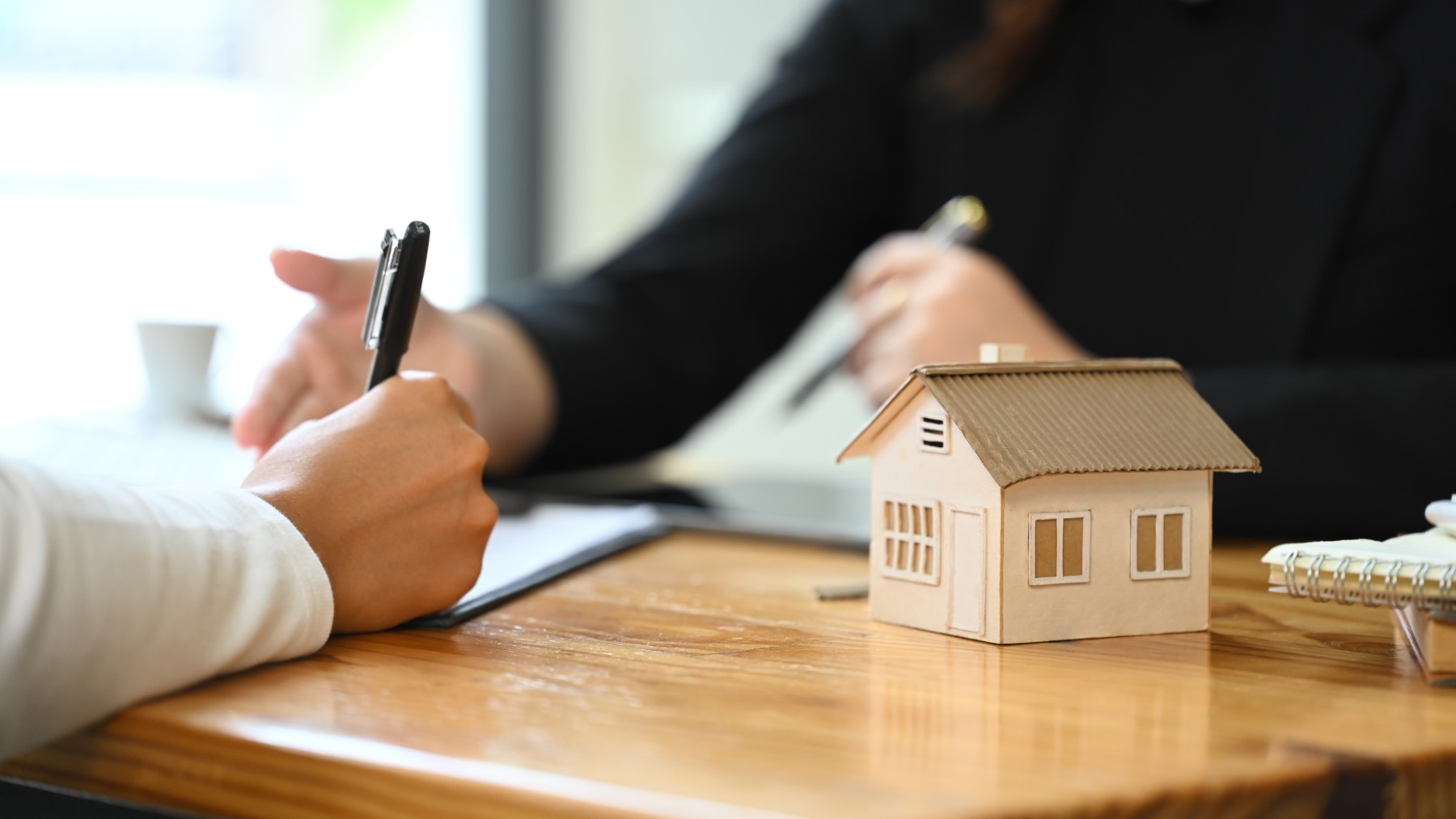 Pide esta ayuda y te pagarán el 20% de la entrada de la vivienda que vayas a comprar: así puedes hacerlo