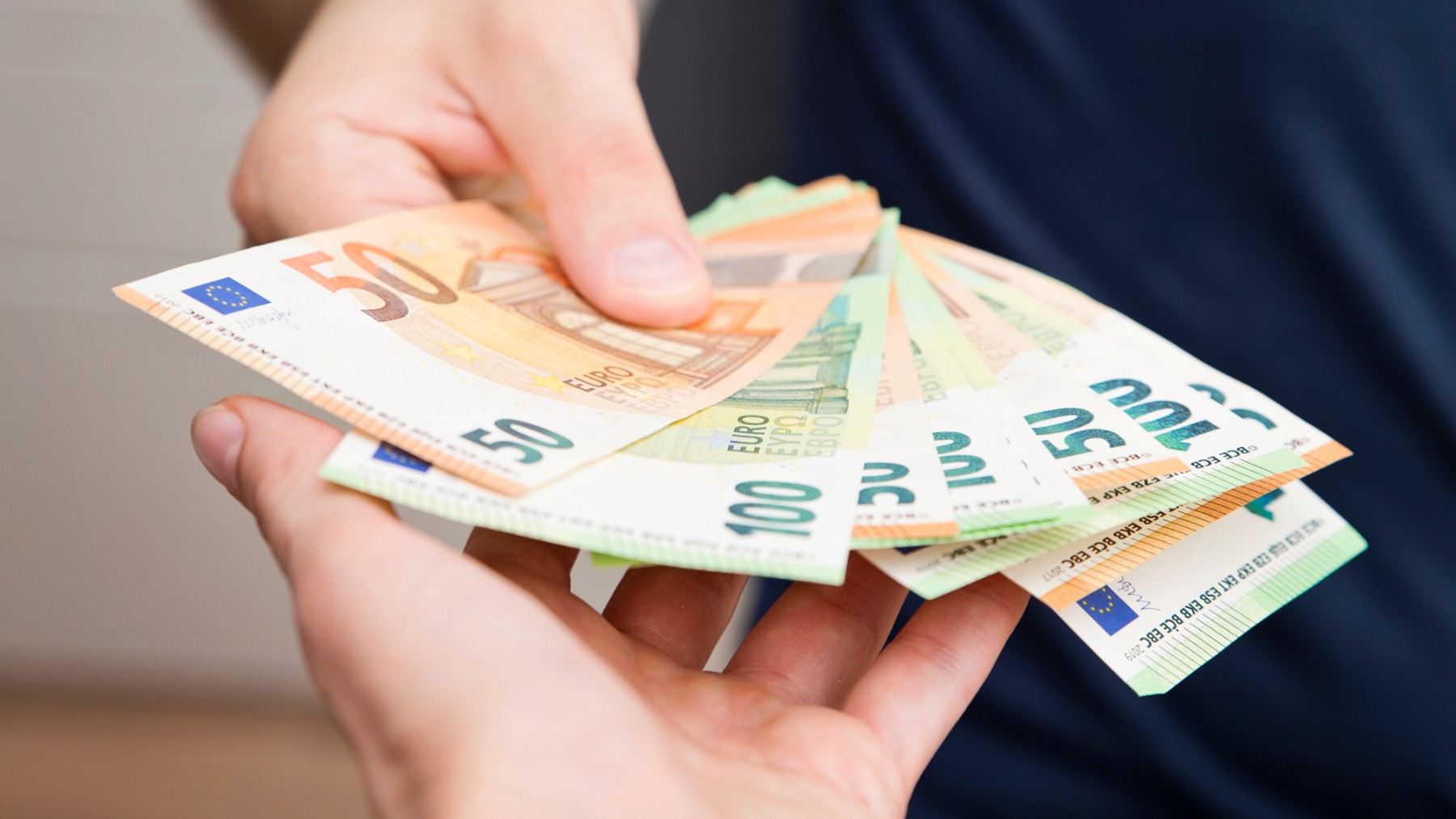 El Estado ofrece estas 2 ayudas a quienes nunca han cotizado: hasta 564 € al mes