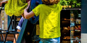 Buenas noticias para miles de madres: el Gobierno amplía los permisos, las ayudas y los derechos en tiempo récord