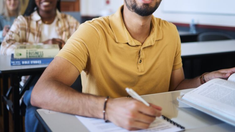 Esta es la beca de 600 euros que puedes solicitar en Catalunya para aprender idiomas: así puedes solicitarla 1 Esta es la beca de 600 euros que puedes solicitar en Catalunya para aprender idiomas: así puedes solicitarla