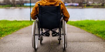 Silla de ruedas gratuita de la Seguridad Social: cómo solicitarla y qué requisitos cumplir