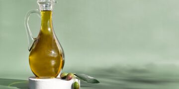 Cuidado si almacenas aquí tu aceite de oliva: casi todos lo hacen y es perjudicial.