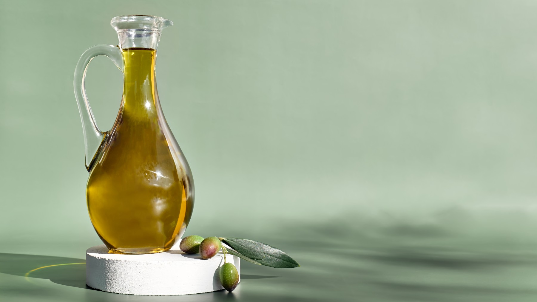 Cuidado si almacenas aquí tu aceite de oliva: casi todos lo hacen y es perjudicial.