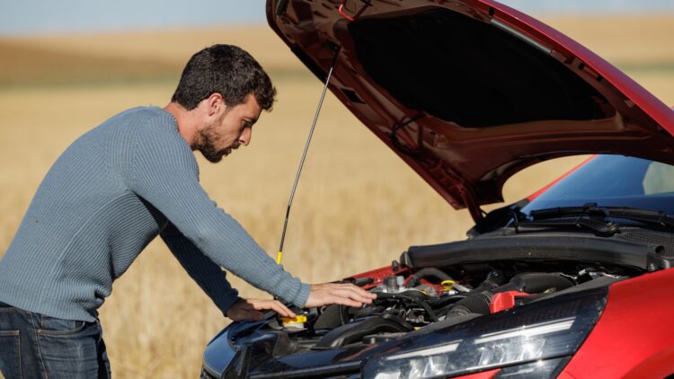 Reparaciones de entre 2.000€ y 5.000€: el error que cometes al arrancar y con el que puedes cargarte tu coche 1 El error que cometes al arrancar y con el que puedes cargarte tu coche