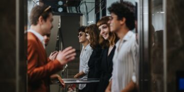 Por que los ascensores tienen espejos