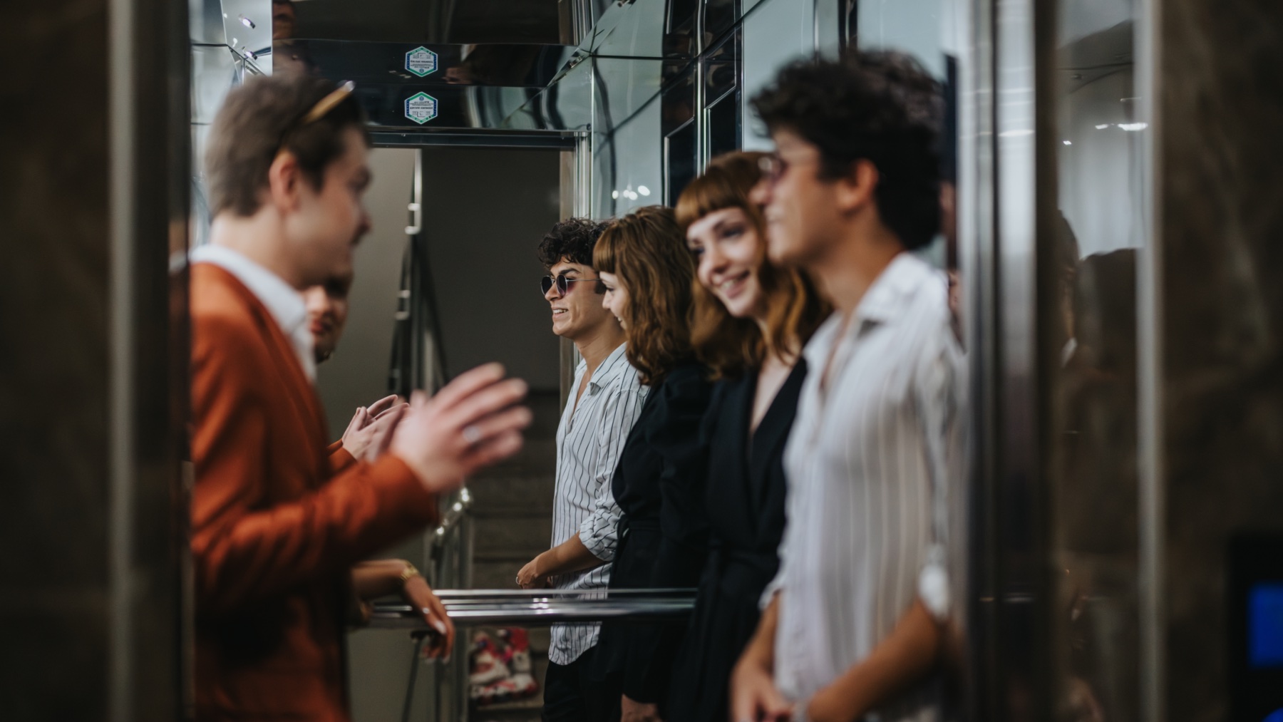 Por que los ascensores tienen espejos