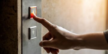 Si vives en un edificio sin accesibilidad puedes pedir esta ayuda para instalar un ascensor.