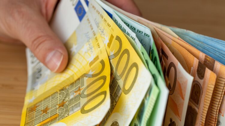 La nueva ayuda compatible con el Ingreso Mínimo Vital: hasta 700 euros más todos los meses 1 La nueva ayuda compatible con el Ingreso Minimo Vital