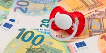 Si eres madre o padre puedes solicitar todas estas ayudas en 2025.