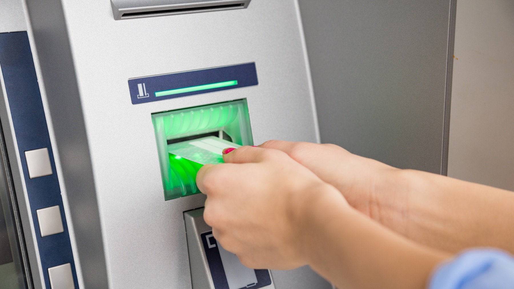 Evita las estafas en los cajeros automaticos