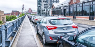 Aparcar en el sentido contrario de la marcha. La DGT y la ley lo dejan claro.