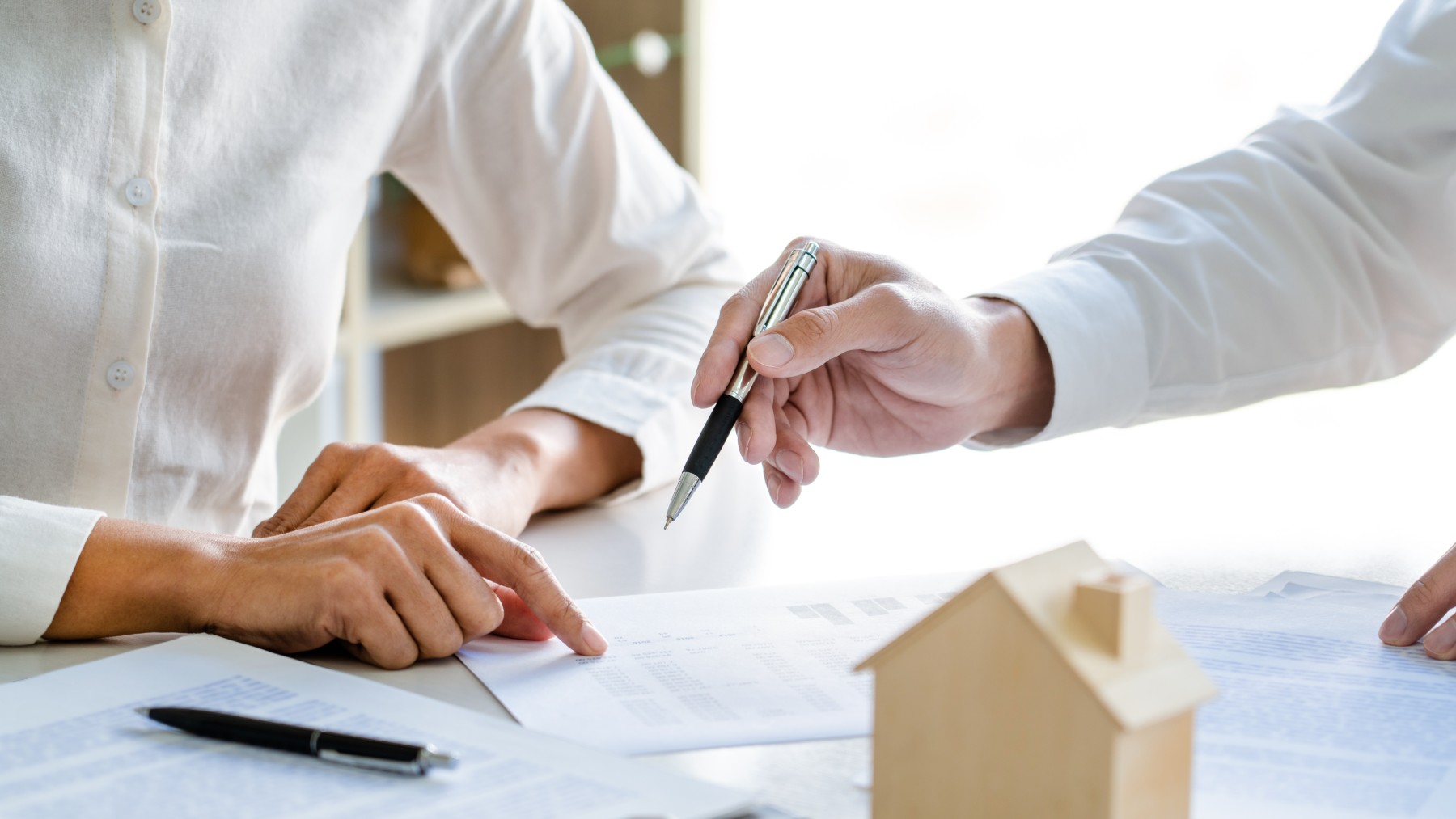 Un especialista desvela las 3 cosas debes hacer antes de comprar un piso: muchos no lo conocen y cometen un error.