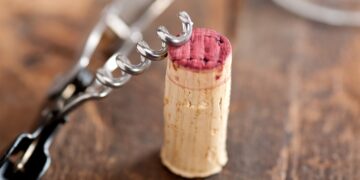 Por que debes poner un corcho de vino en tu frigorifico