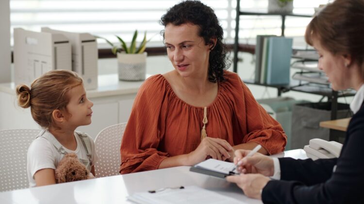 Estas son las ayudas para familias monoparentales que puedes solicitar en 2025 1 Estas son las ayudas para familias monoparentales que puedes solicitar en 2025.