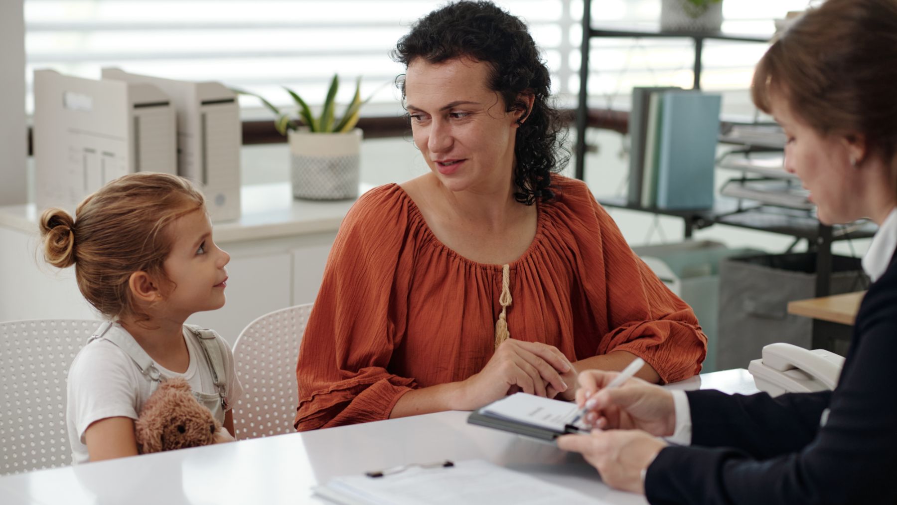 Estas son las ayudas para familias monoparentales que puedes solicitar en 2025.