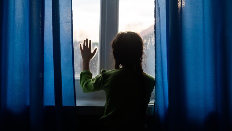 No dejes a tus hijos solos en casa hasta esta edad: lo que recomiendan los expertos 1 No dejes a tus hijos solos en casa hasta esta edad