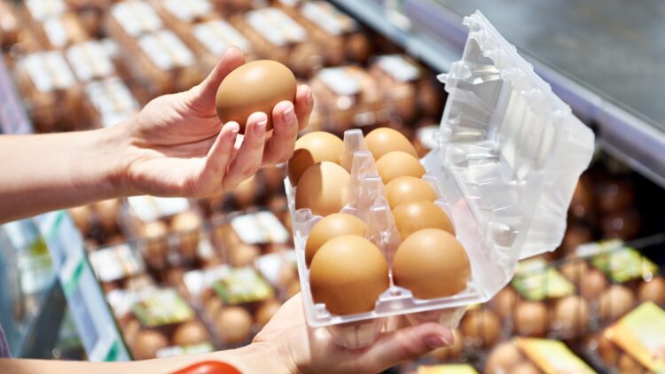 Todo lo que debes saber a la hora de escoger huevos frescos: la OCU responde 1 Todo lo que debes saber a la hora de escoger huevos frescos