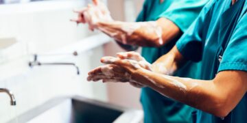 El método más efectivo para lavarse las manos lo tienen los hospitales de China: ha revolucionado las redes.