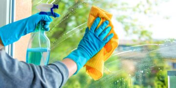 Adiós a los dedos en los cristales y espejos.